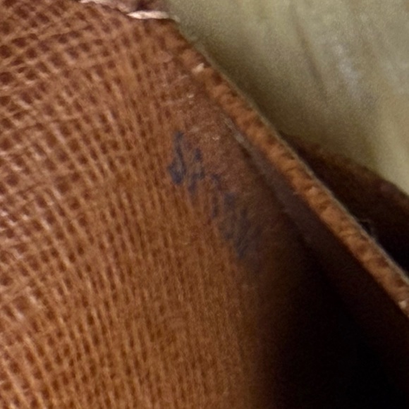 Used LV compact wallet
Authentic
Used but still lots of life in it - Picture 10 of 11